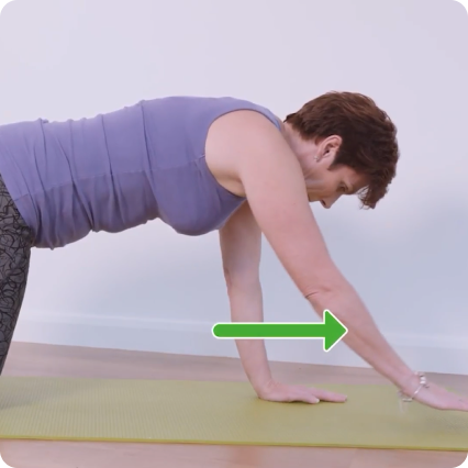 une personne qui fait une flexion arrière